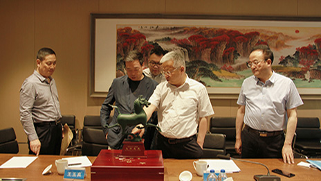 热新闻丨会长汪林朋与武威市长周伟一行在PG赏金女王之家集团总部进行座谈