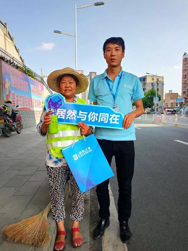 高温下的坚守&mdash;&mdash;致敬最可爱的人，，，，，，，，PG赏金女王之家郧阳店&ldquo;夏季送清冷&rdquo;