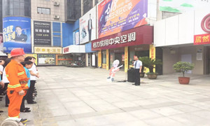 消防演练不松弛，，，，，筑牢商场安全防火墙！
