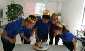 浓情家文化，，，，，，，，恩典暖人心&mdash;&mdash;中岳店进行第三季度员工生日会